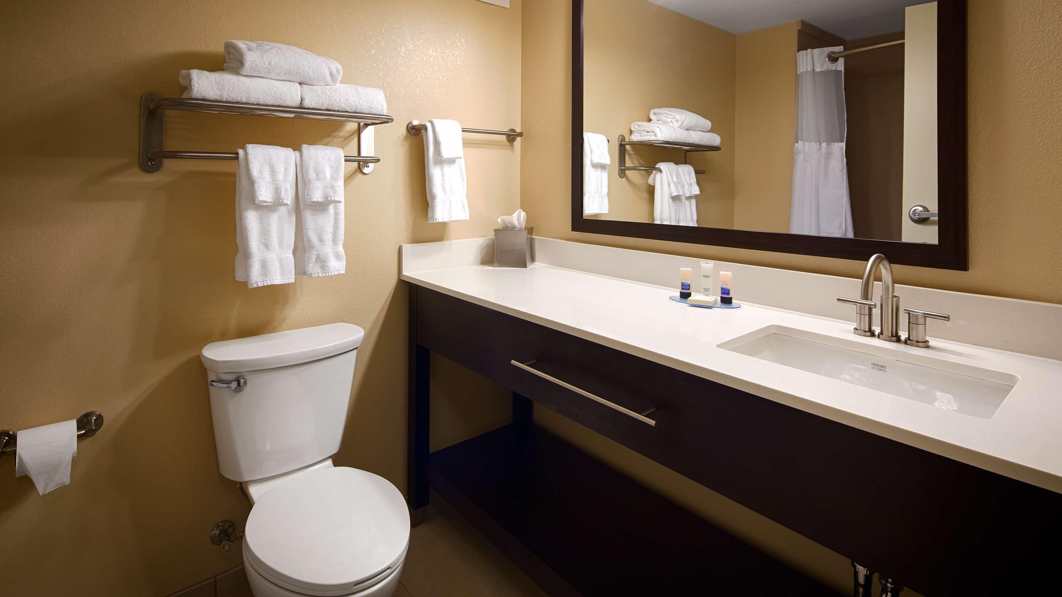 Best Western Plus Thornburg Inn & Suites Экстерьер фото