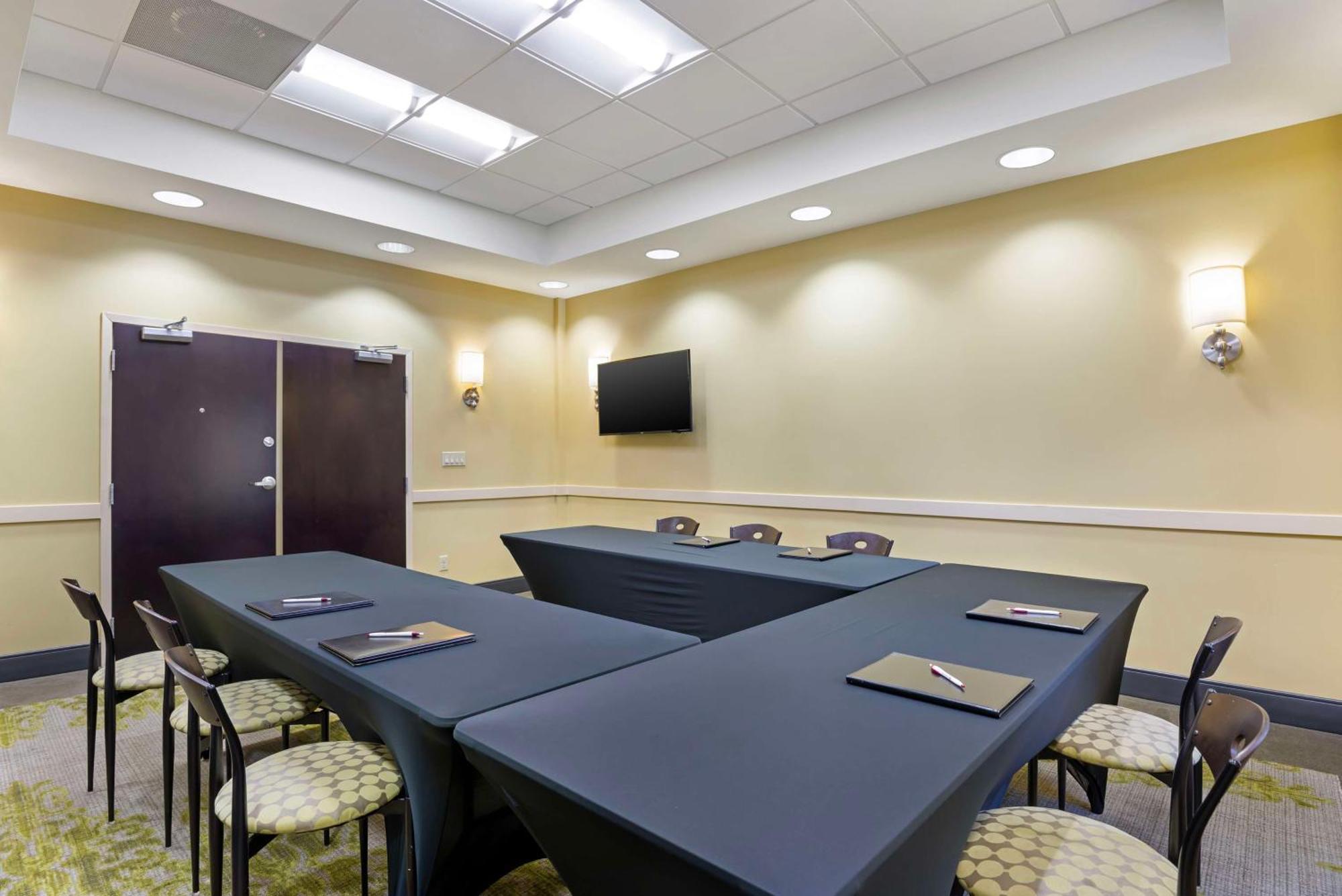 Best Western Plus Thornburg Inn & Suites Экстерьер фото