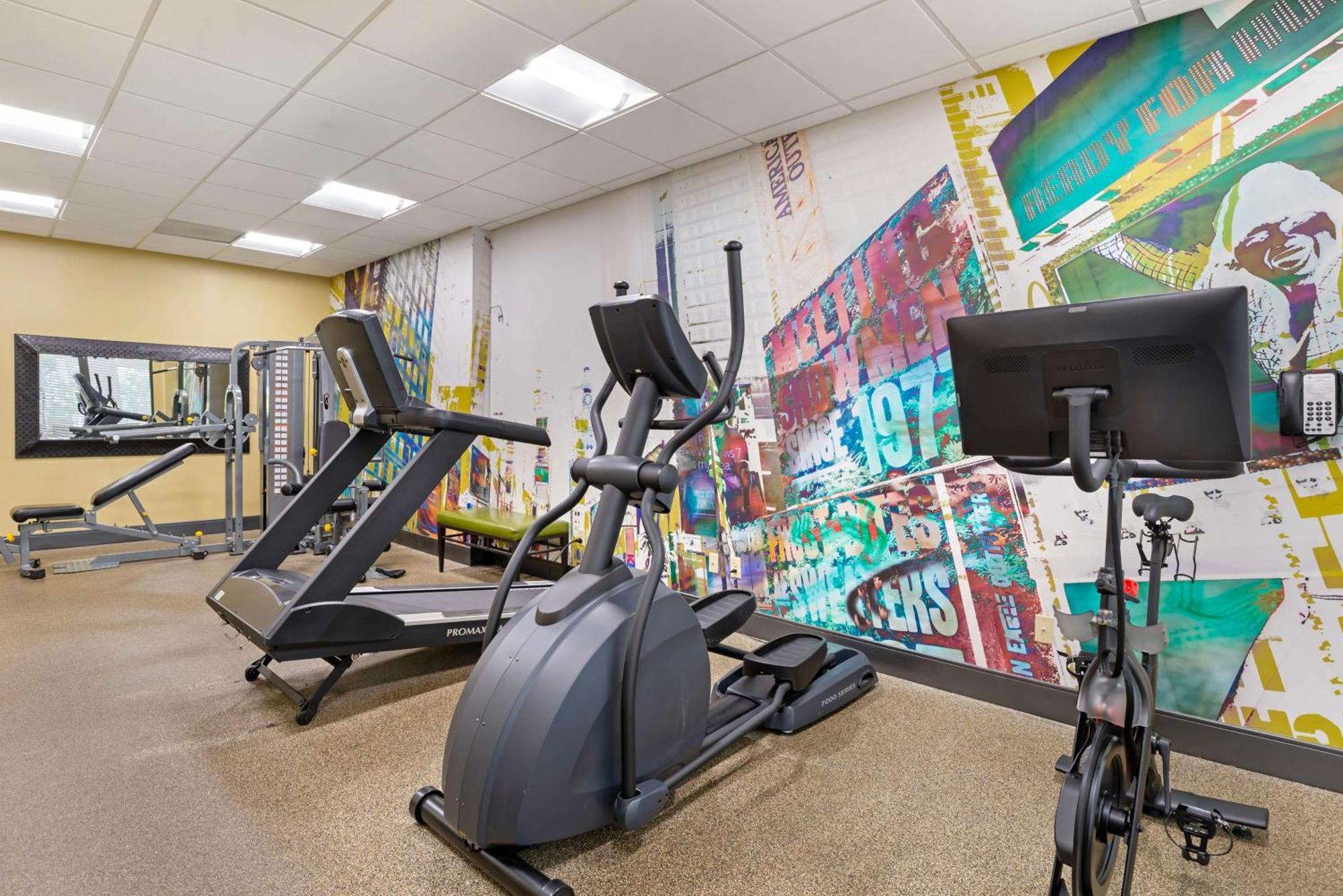 Best Western Plus Thornburg Inn & Suites Экстерьер фото