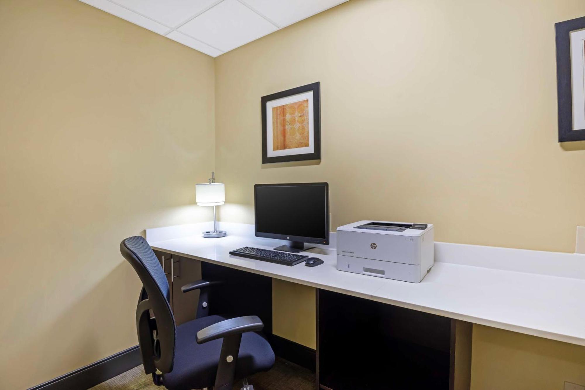 Best Western Plus Thornburg Inn & Suites Экстерьер фото