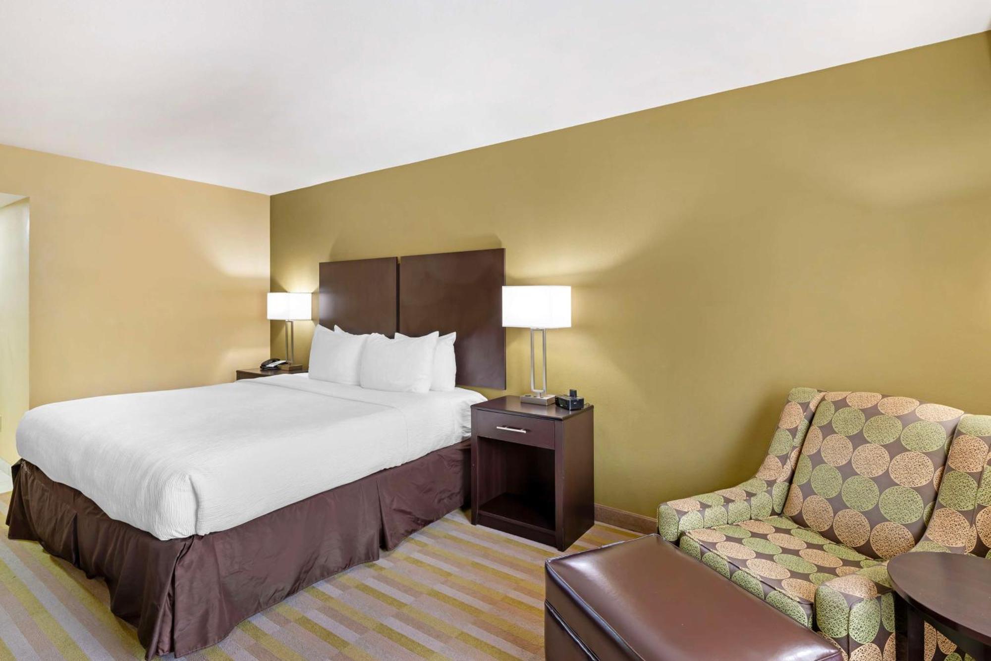 Best Western Plus Thornburg Inn & Suites Экстерьер фото