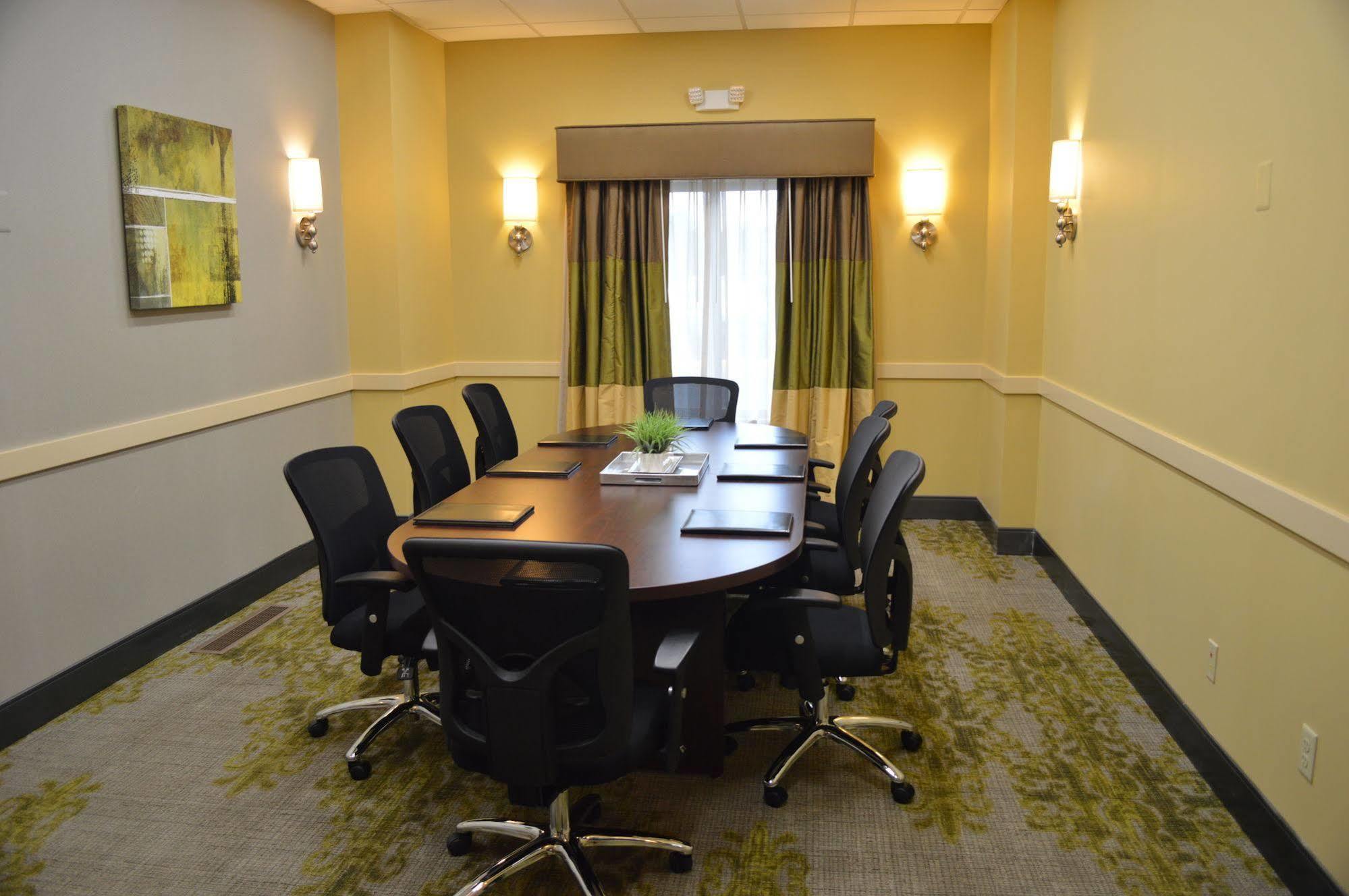 Best Western Plus Thornburg Inn & Suites Экстерьер фото